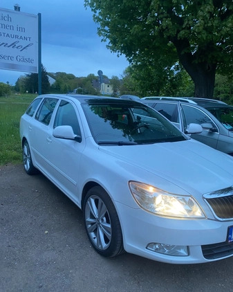 Skoda Octavia cena 24500 przebieg: 197000, rok produkcji 2012 z Szczawno-Zdrój małe 191